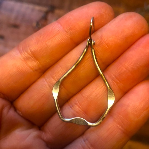 Silver hammered earrings - Picture 2 of 2